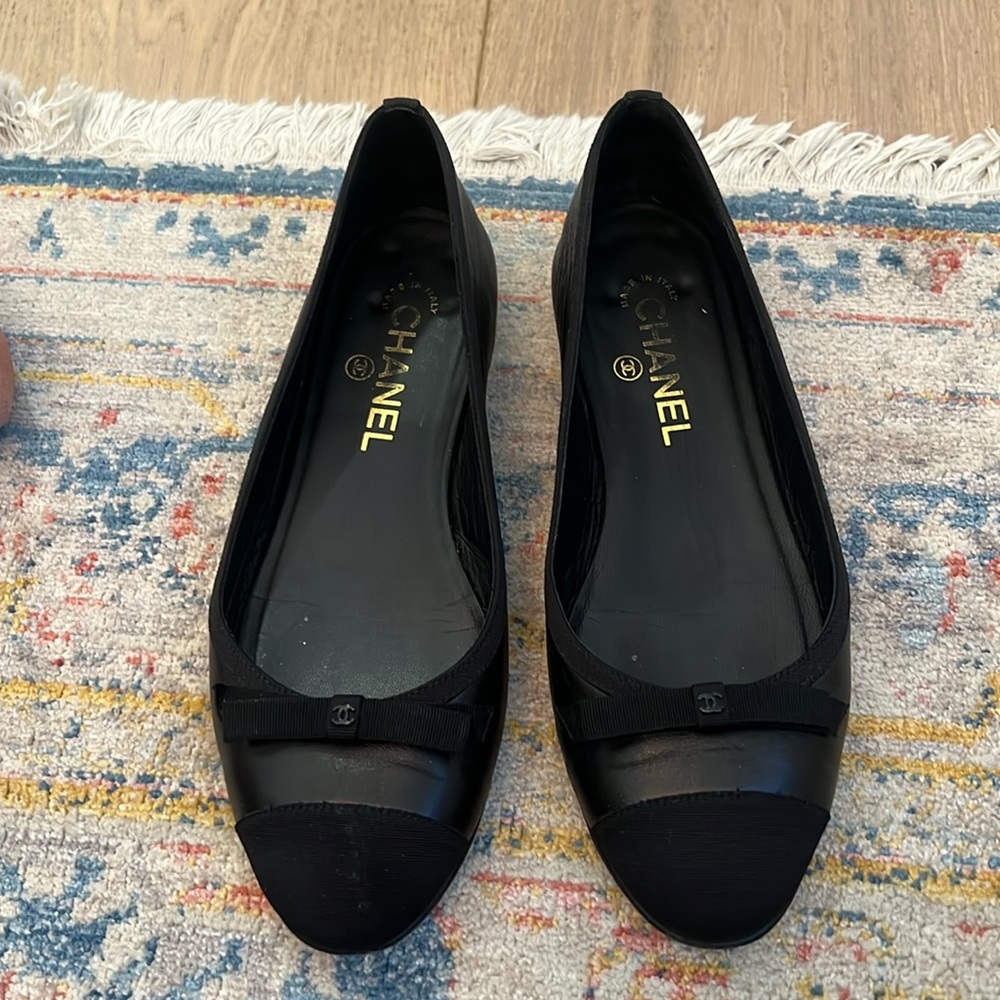 Chanel Classic ballet flats with grosgrain cap toe and bow